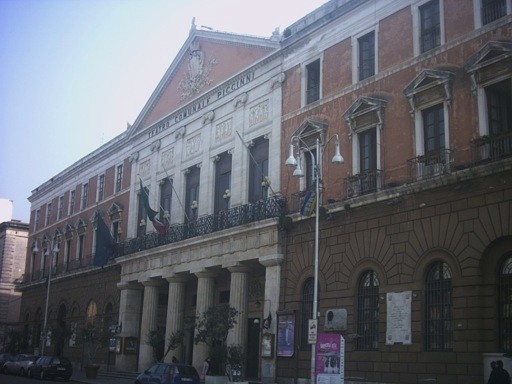 Bari_teatro_piccinni (foto podollo)