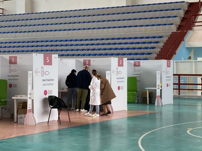 Hub vaccinale Palasport Lecce_4
