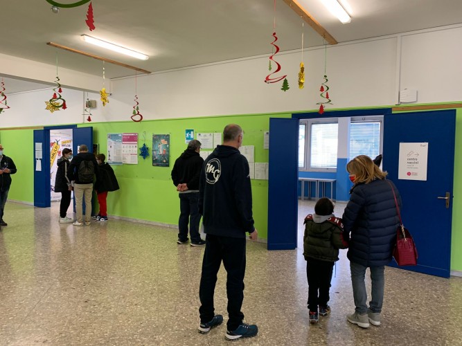 Vaccinazioni presso l'Istituto comprensivo "Massari-Galilei" a Bari