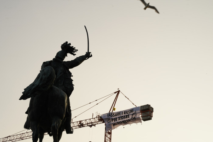 extinction rebellion striscione venezia